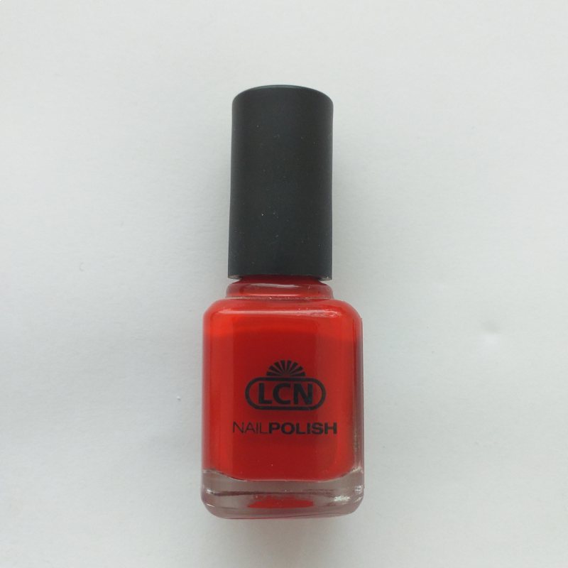 Smalto colore LCN 8 ml dark red.