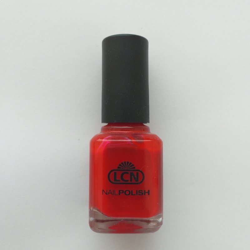 Smalto colore LCN 8 ml secret sensetion.