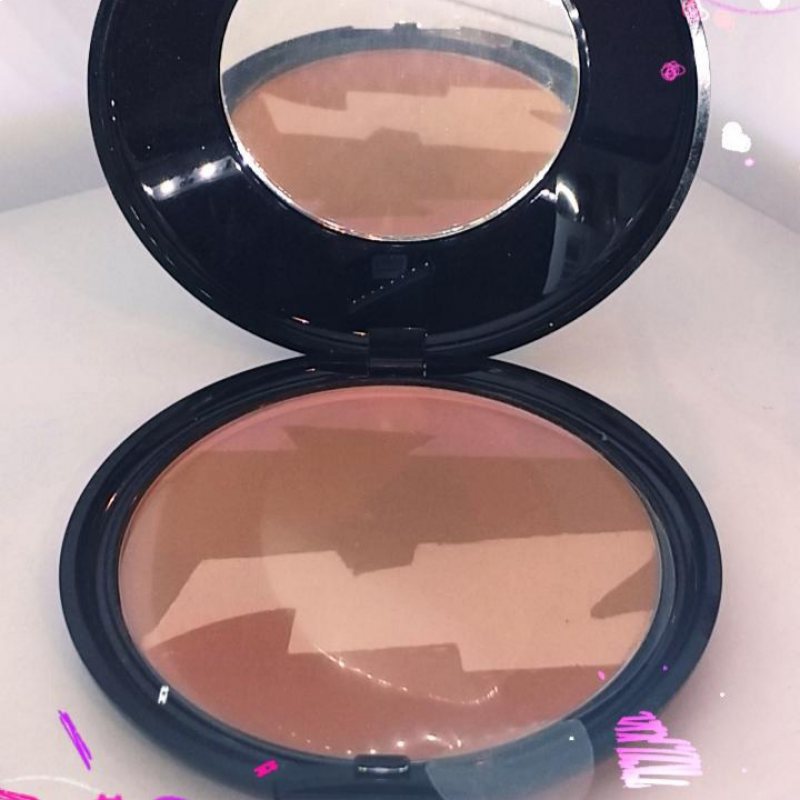 Face &body bronzer